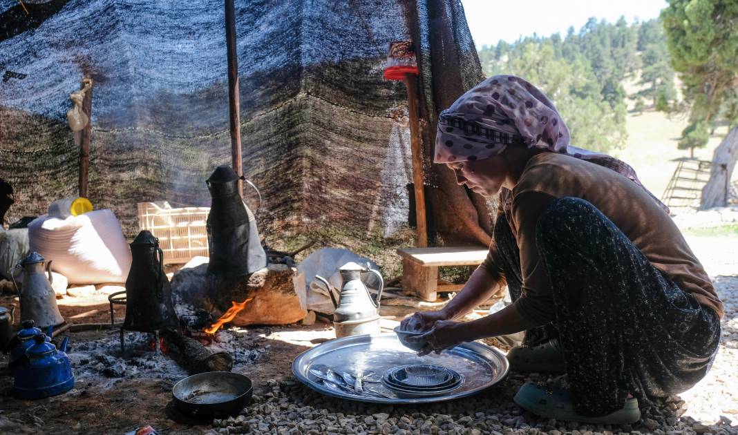 Sarıkeçili Yörüklerinin develer ve keçilerle Konya’ya zorlu göç yolculuğu 11